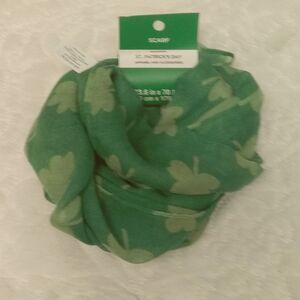 St Patricks Day Irish Loop Scarf Two Tone Green Shamrocks Lightweight New